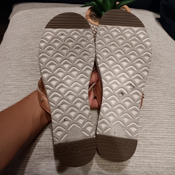 UGG Women's Brown Leather Sandals Lorrie Metallic Flip Flopnull null - Picture 2 of 4